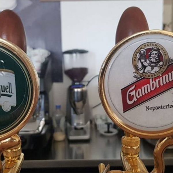 Plzenské značky piva sa v reštaurácii Penziónu U Huberta čapujú aj pri sledovaní Ligy majstrov