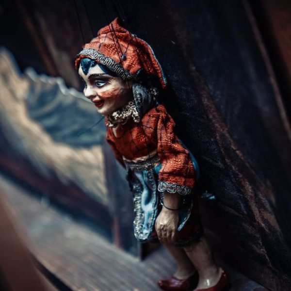 Krásna bábka v múzeu bábok a hračiek v Modrom Kameni