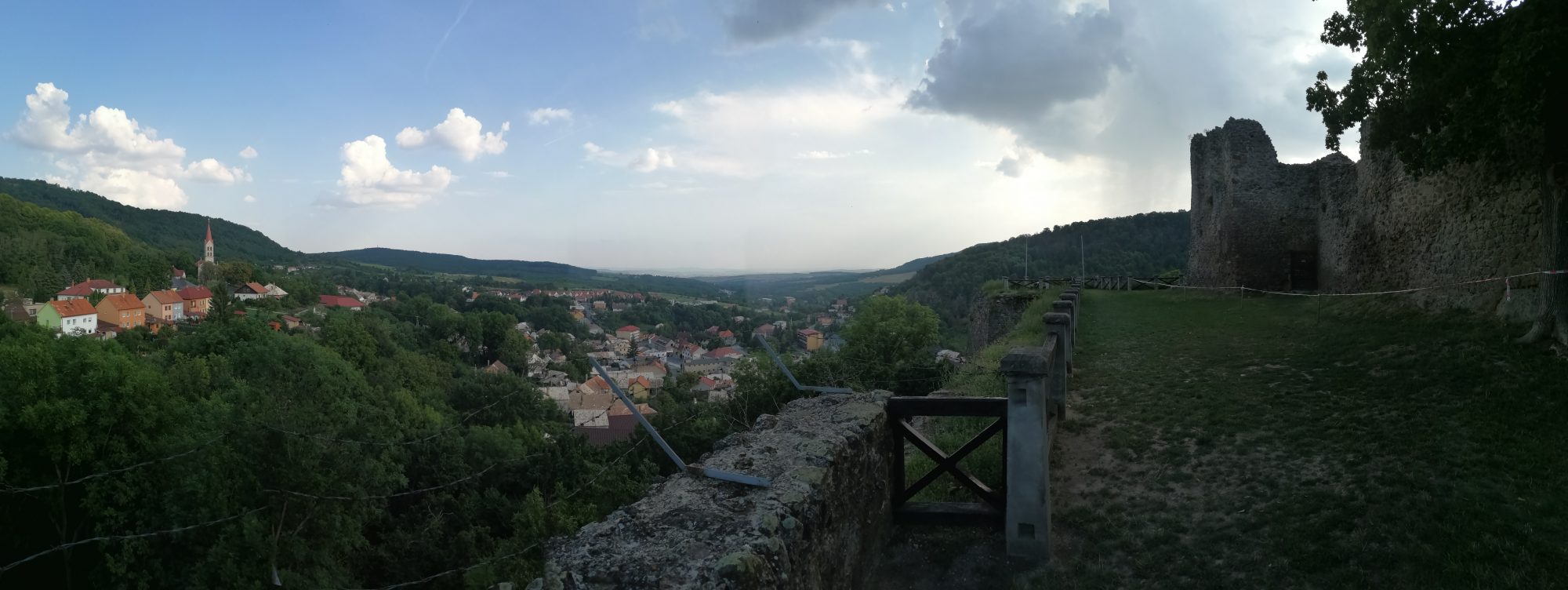 Modrý Kameň -pohľad spod hradieb na mestečko